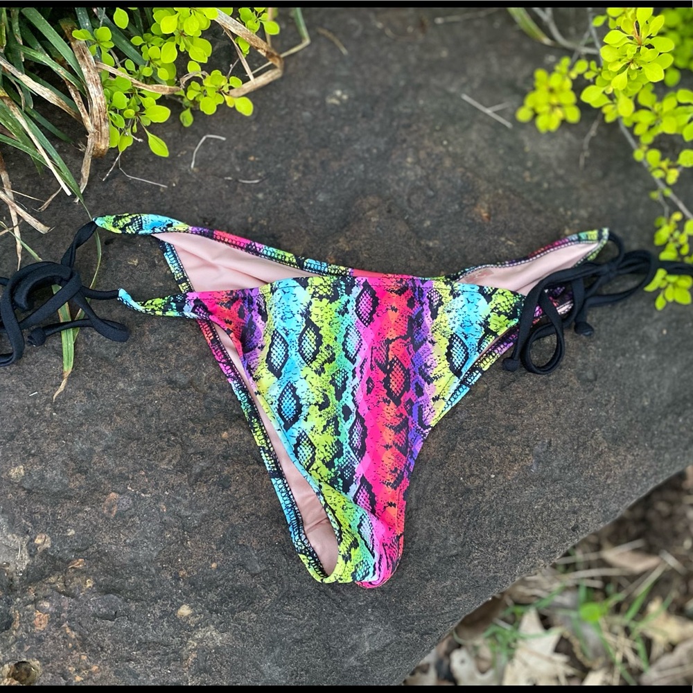 🔥💕💜💙💚Doll scrunch butt bikini bottoms NWOT